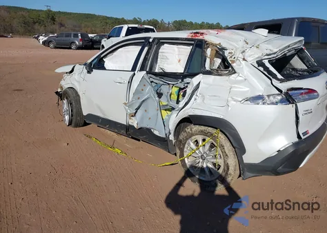 2024 Toyota Corolla Cross Le z USA, uszkodzony, nr VIN 7MUBAAAG0RV075997